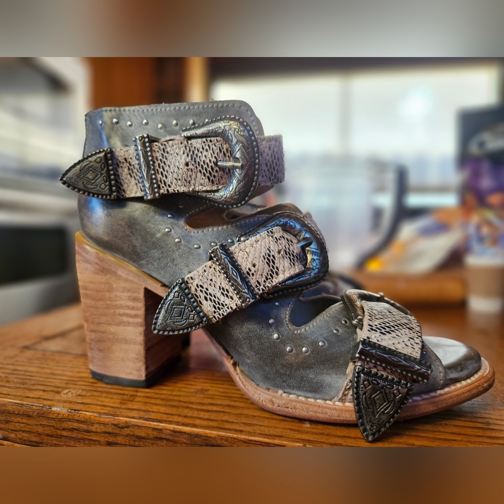 FREEBIRD Violet Block Heel Sandel Sz 8